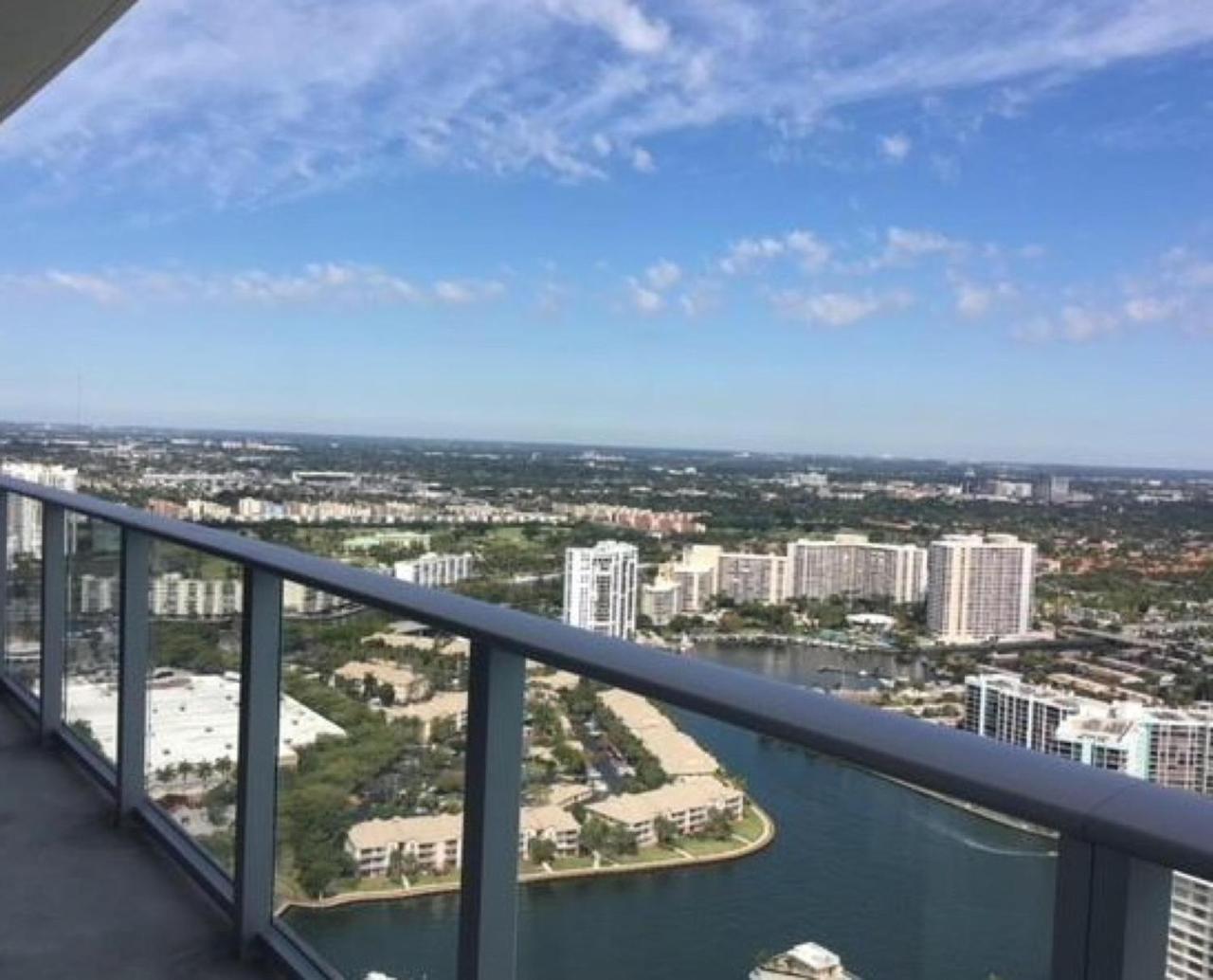 Contemporary Beach Resort Condos Dania Beach Exterior foto